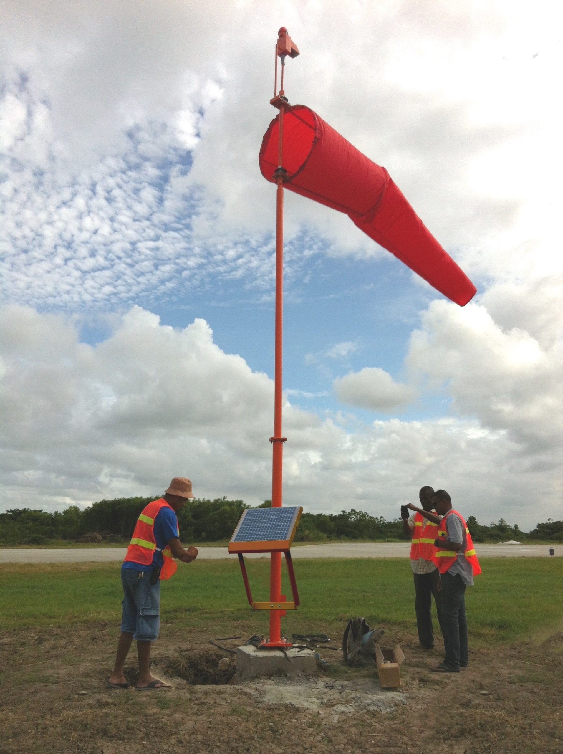 Windsock-lighting-FAA-L807-solar-wind-cone-RMS-50-watts