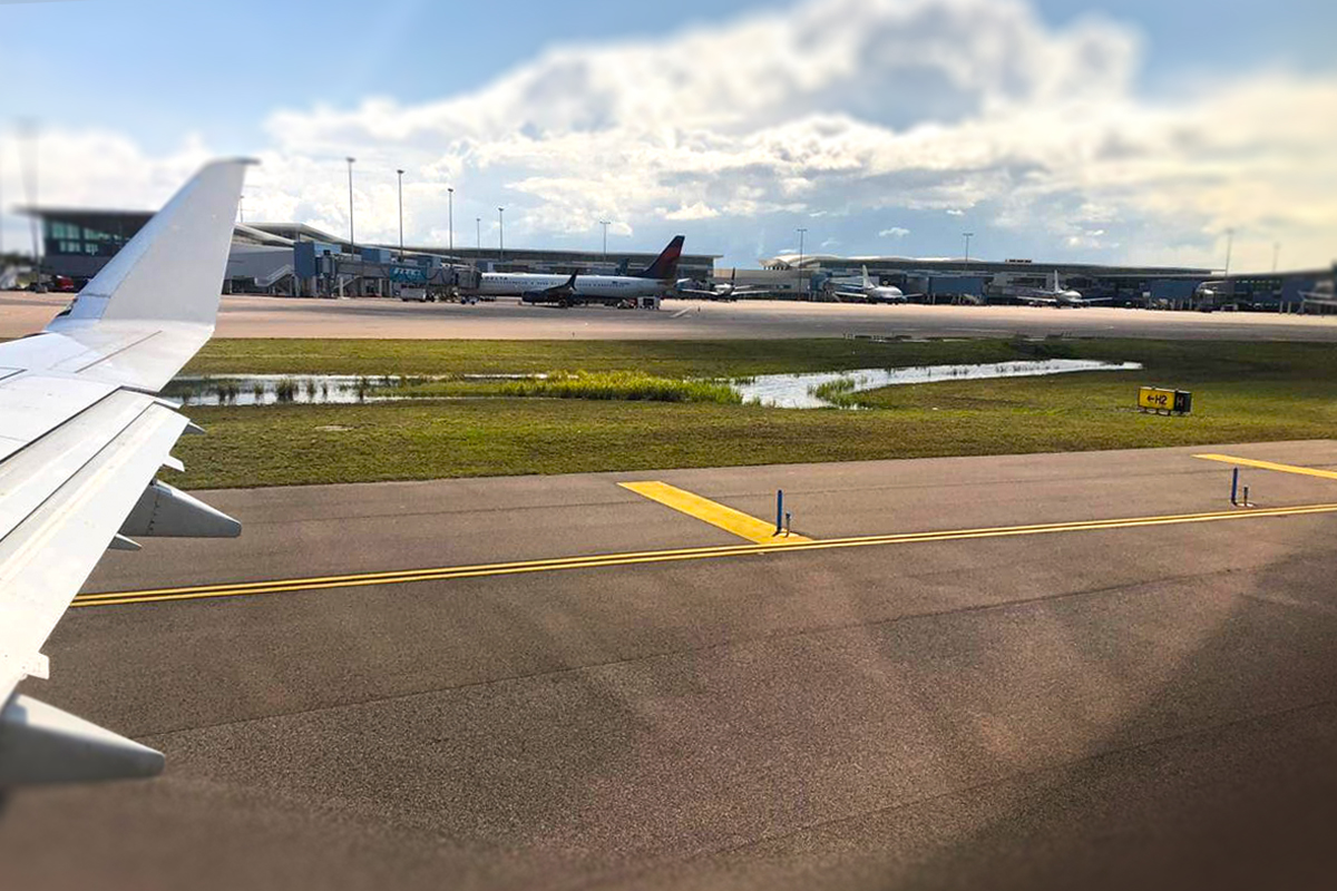 taxiway edge markings