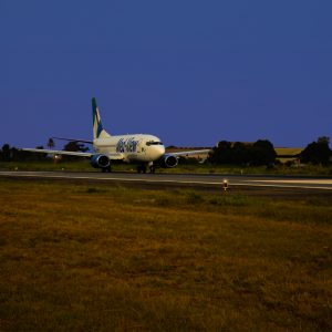 solar-runway-lighting-installedat-airport