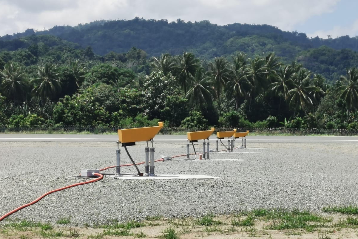 LED-PAPI-Systems-Powered-by-Solar-Engines-to-Civil-Airport-in-Oceania