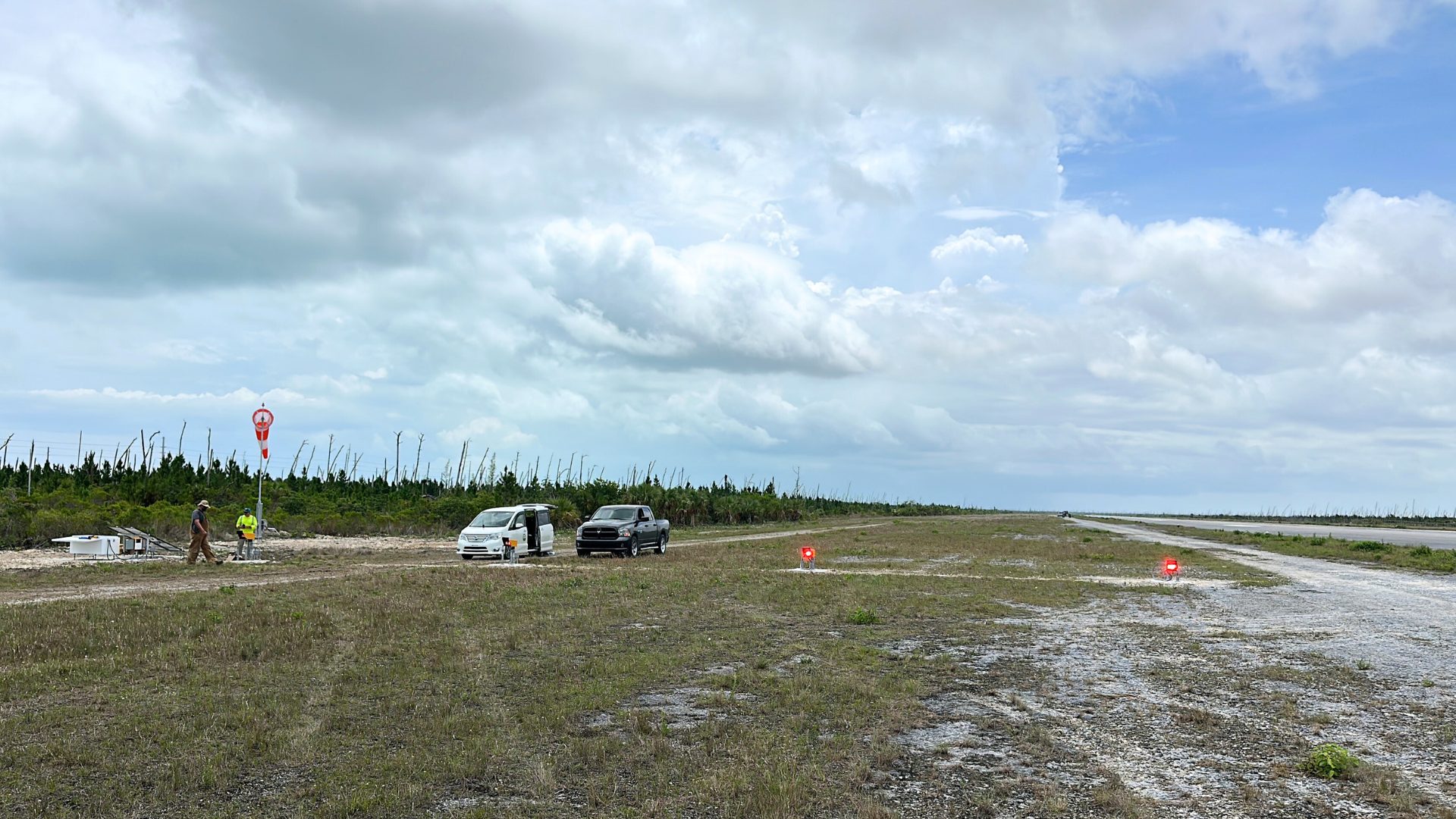 Installation process of solar runway lighting and solar approach lighting